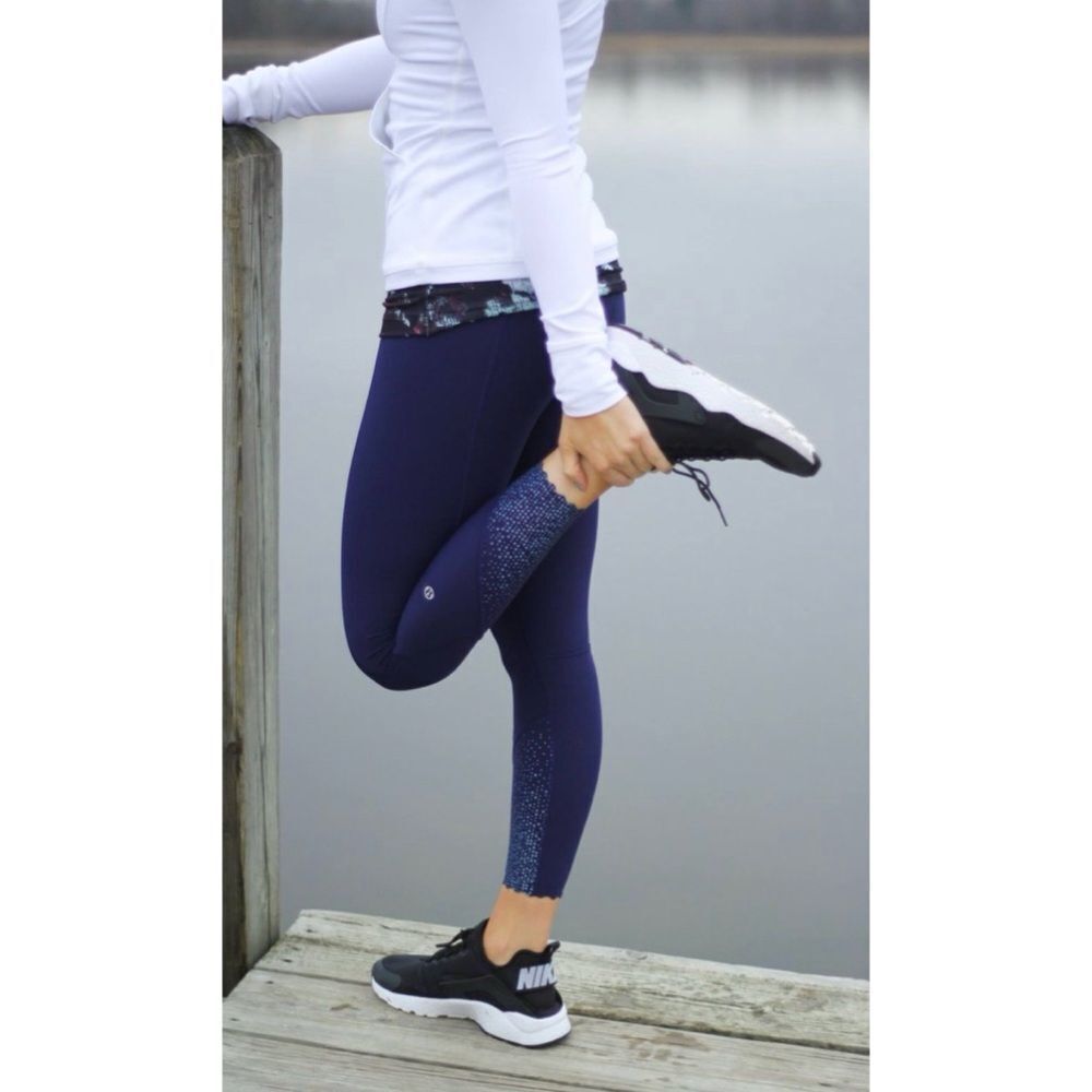 Lululemon Tight Stuff Tight in Hero Blue 25” Size 4